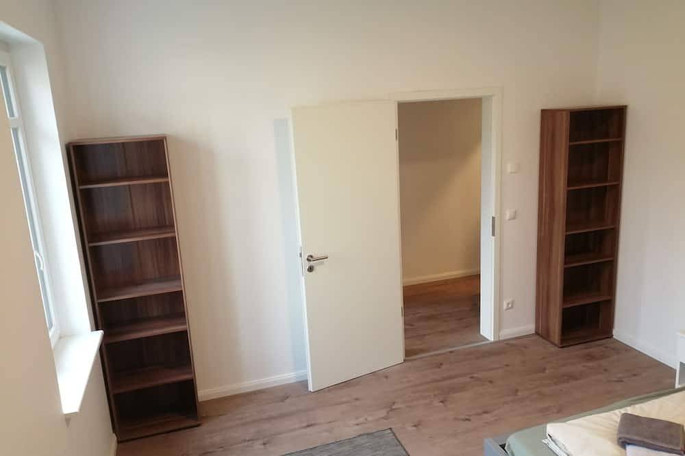 Ganze Wohnung, Komfortable Ferienwohnung mit Parklplatz in Wünsdorf, Zossen