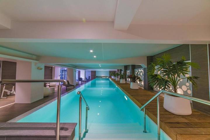 Appart’hôtel pour 4 personnes, avec Terrasse ainsi que Jardin et Piscine à Saint-Cloud