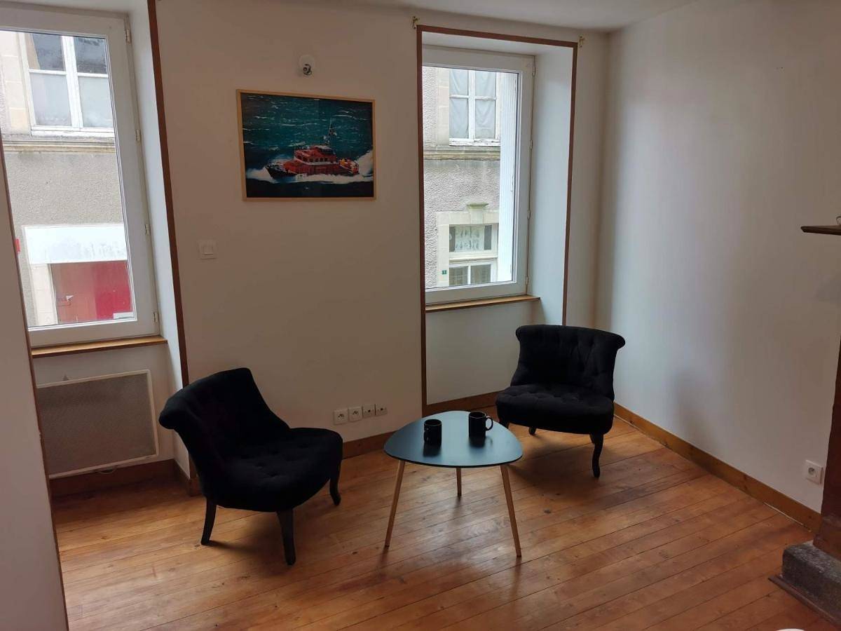 Appartement entier, One-Bedroom Apartment in Saint-Vaast-la-Hougue, Région de Cherbourg