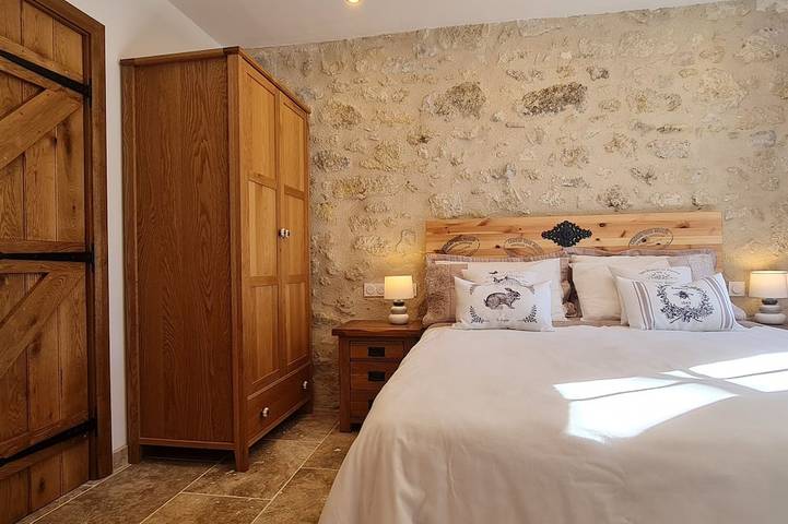 Gîte pour 4 personnes, avec terrasse et jardin à Villegouge - 3