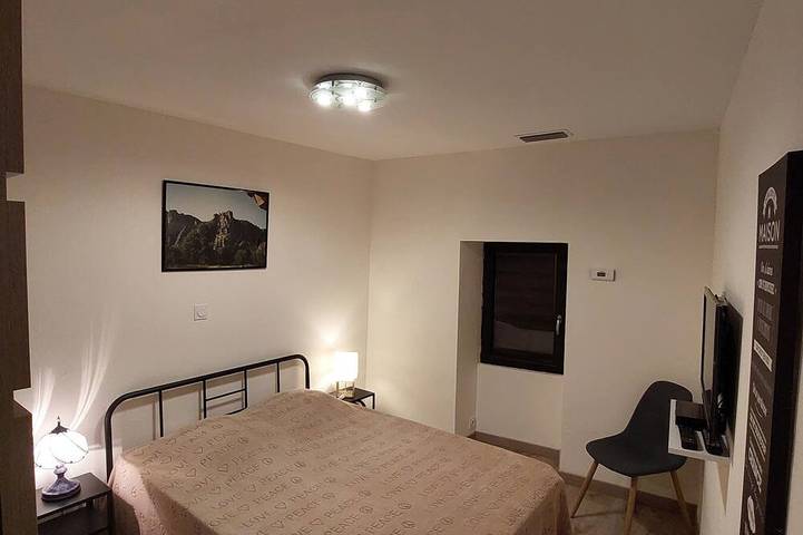 Gîte pour 3 personnes à Saint-André-Lachamp - 3