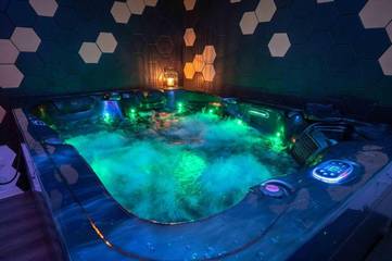 Cottage pour 2 personnes, avec jacuzzi ainsi que jardin et sauna à Coupvray
