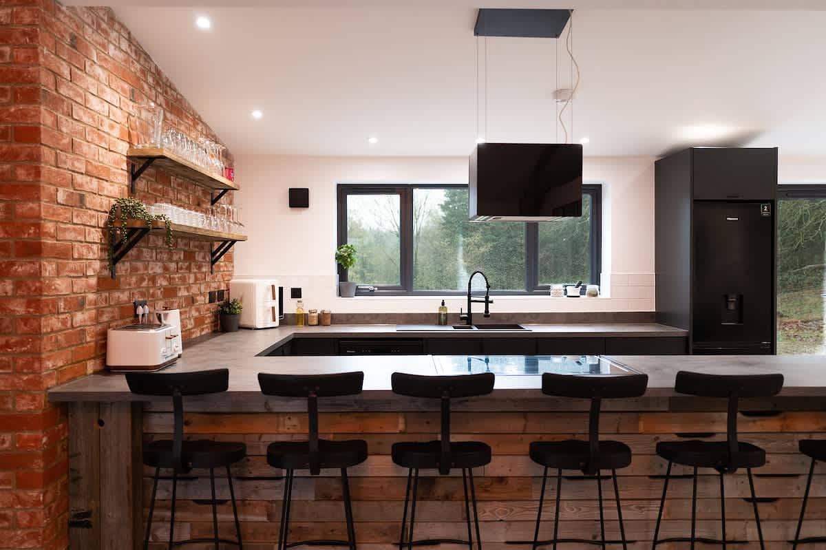 Perfect Booking | Hot Tub Cabin With Log Burner in Greensands Ridge, East Farleigh