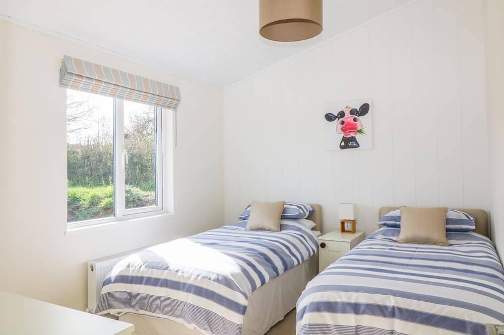 Ash Lodge, pet friendly, country holiday cottage in Newton Abbot in Newton Abbot, Devon