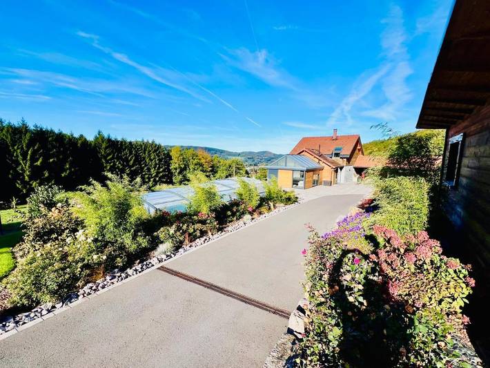 Villa pour 4 personnes, avec jacuzzi ainsi que jardin et piscine