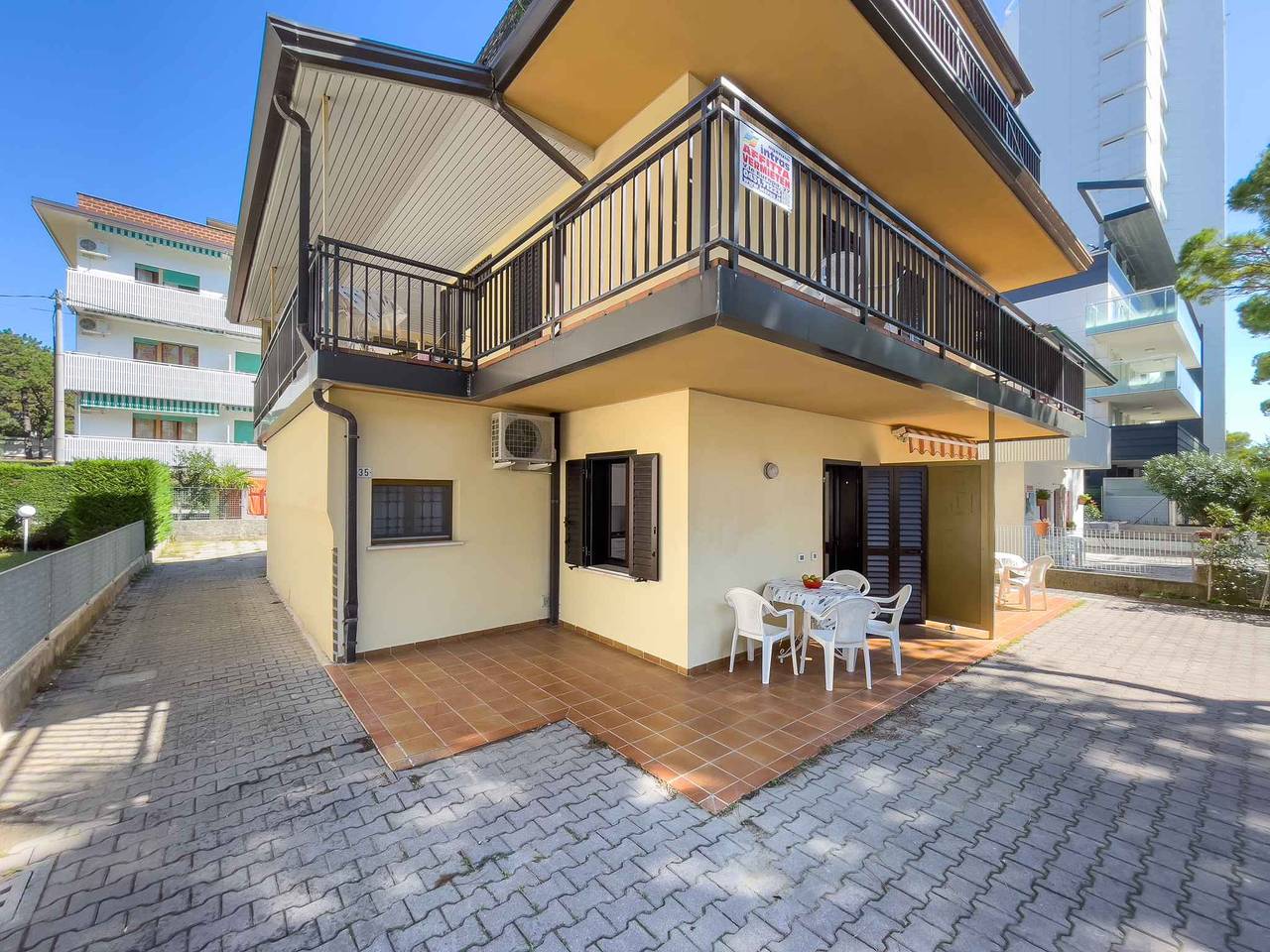 Ganze Ferienwohnung, Ferienwohnung mit Terrasse und Klimaanlage im Erdgeschoss  in Lignano Sabbiadoro, Udine Provinz