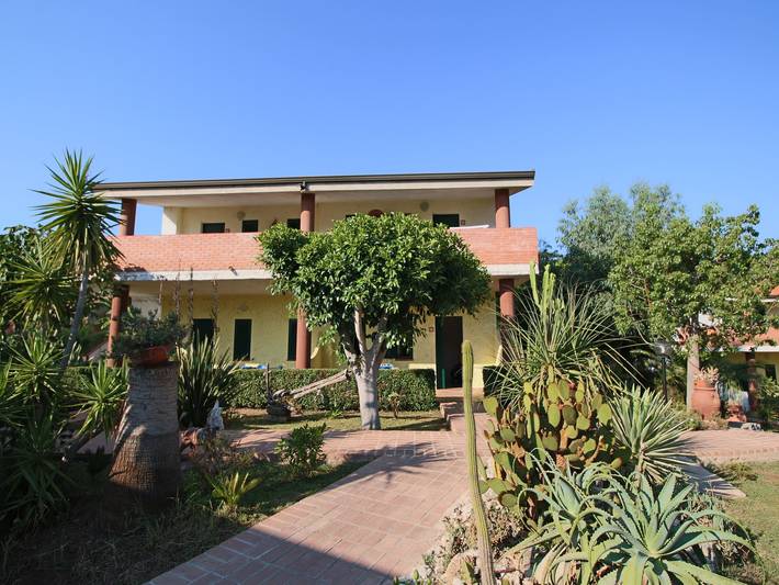 Casa vacanza per 2 persone, con Terrazza e Giardino nonché Piscina per bambini e Piscina in Calabria
