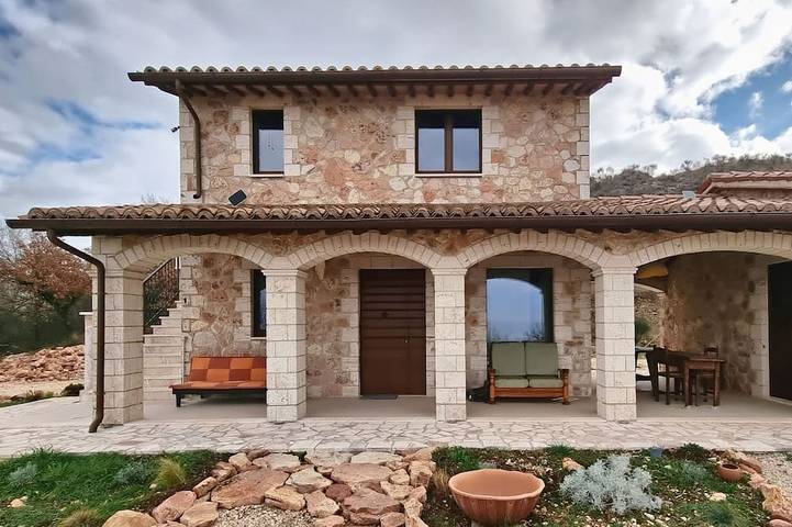 Agriturismo per 8 persone, con giardino in Gualdo Cattaneo