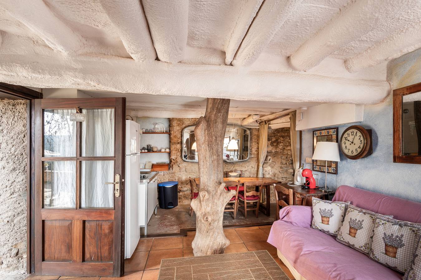 Appartement entier, Appartement "Casa Cueva De Piedra" avec vue sur les montagnes, piscine partagée et Wi-Fi in Castellterçol, Barcelone l'intérieur des terres