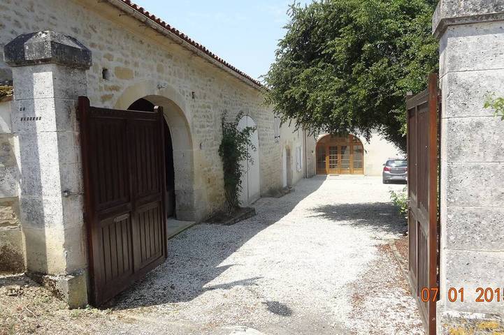 Gîte pour 8 personnes, avec jardin et terrasse, animaux acceptés à Moulidars