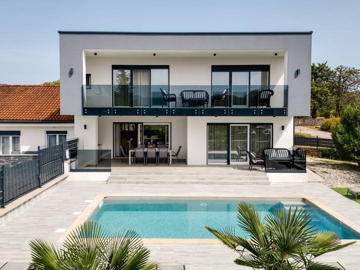 Ferienhaus für 10 Personen, mit Garten und Pool in Pinezici