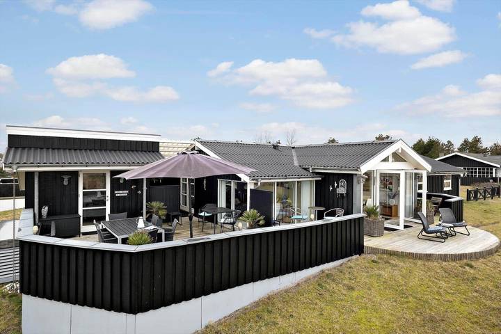 Ferieudlejning for 6 personer, med terrasse og sauna i Lyngså