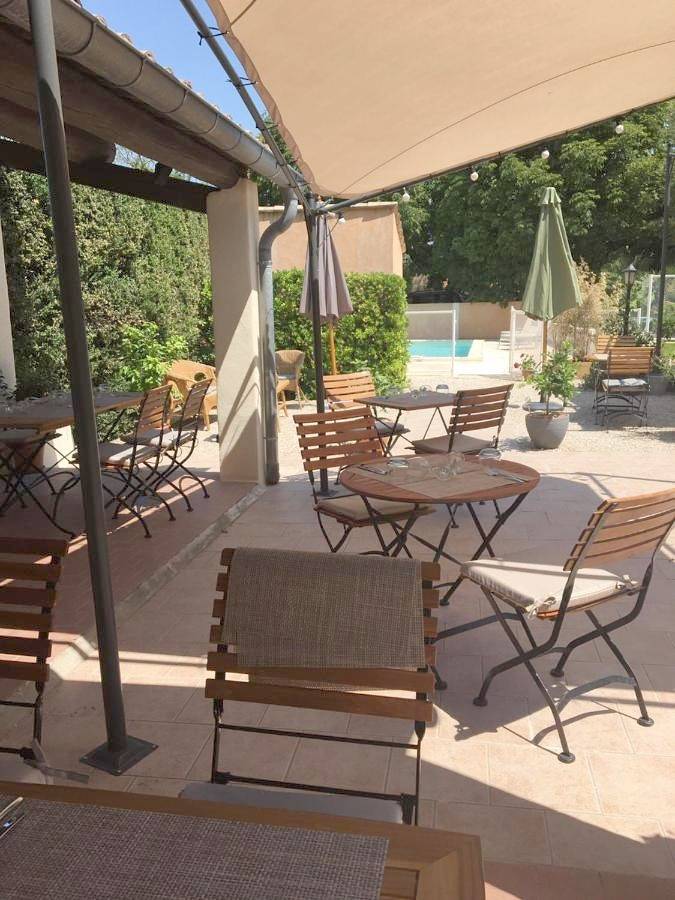 Location de vacances pour 2 personnes, avec piscine ainsi que vue et terrasse à La Bastide-des-Jourdans - 2