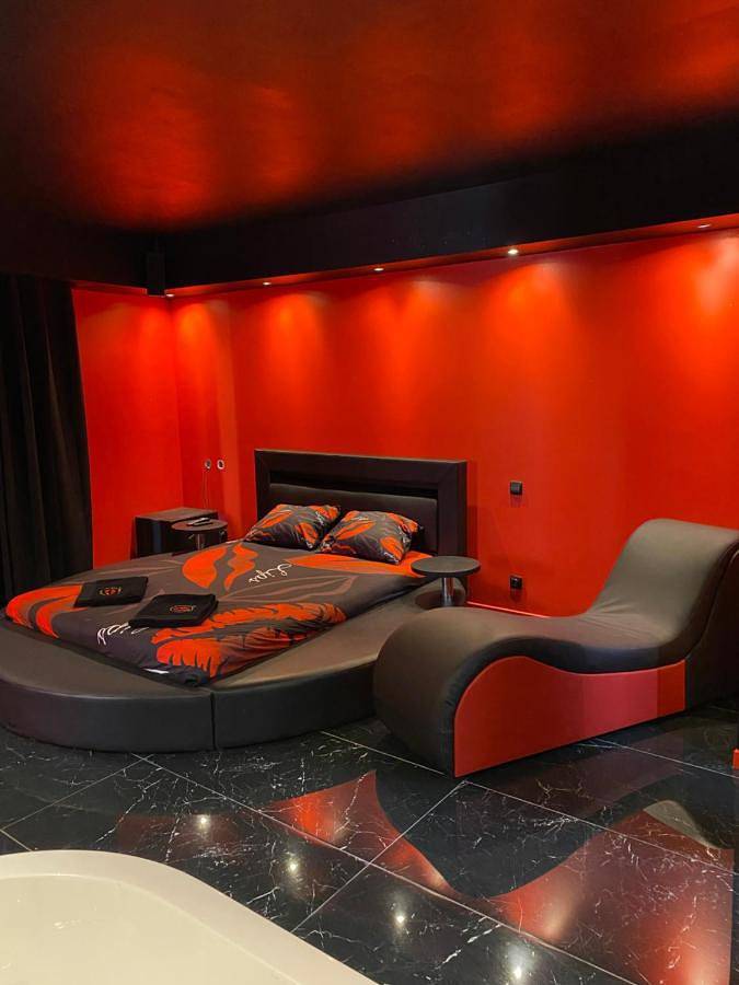 Location de vacances pour 2 personnes, avec Balcon ainsi que Jacuzzi et Terrasse à Melun