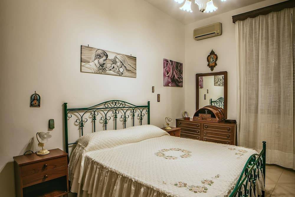 Entire apartment, Rosy'S Abode 10 Minutes From Gallipoli. in Taviano, Gulf of Taranto