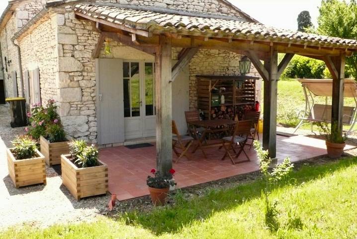 Location de vacances pour 2 personnes, avec piscine ainsi que vue et jardin, animaux acceptés à Ligueux - 4