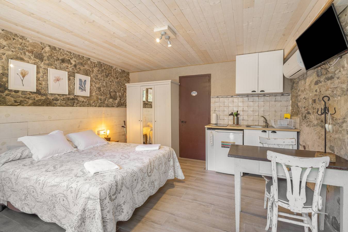 Landhaus für 2 Personen mit Klimaanlage und privatem Garten in Sant Joan les Fonts, Naturpark Zona Volcànica de la Garrotxa