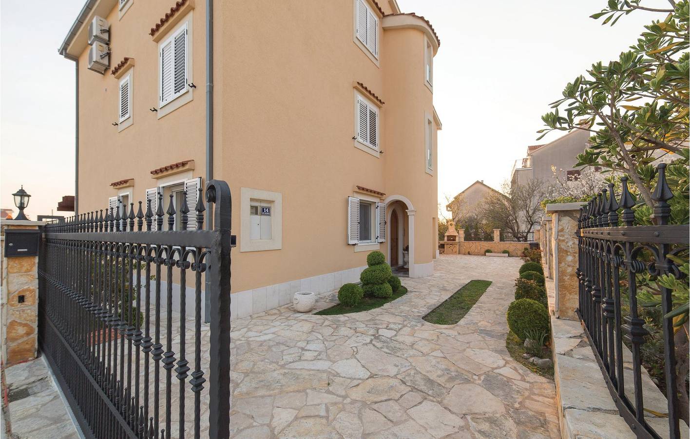 Ganze Ferienwohnung, Ferienwohnung für 8 Personen mit Terrasse in Kastel Kambelovac, Kaštela