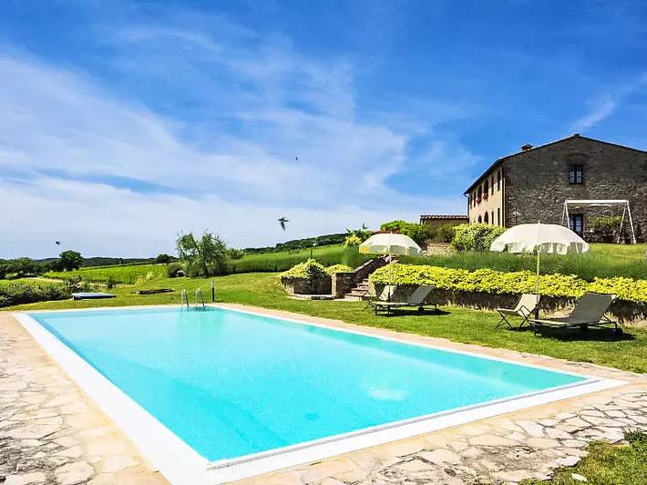 Agriturismo per 6 persone, con piscina e giardino in Castelnuovo Berardenga