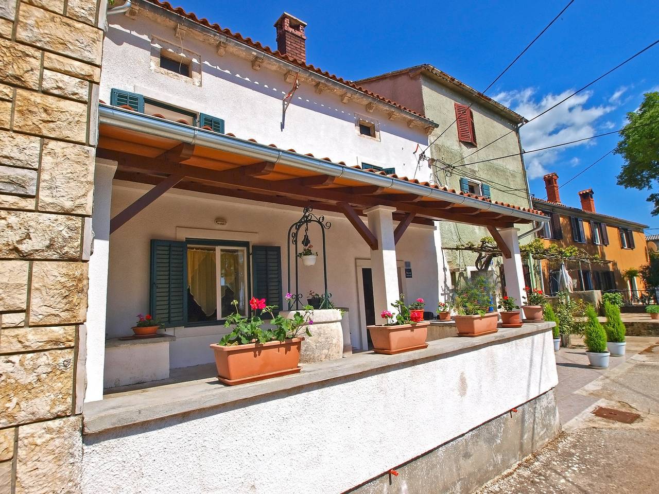Vacation house for 6 people with terrace in Svetvinčenat, Central Istria
