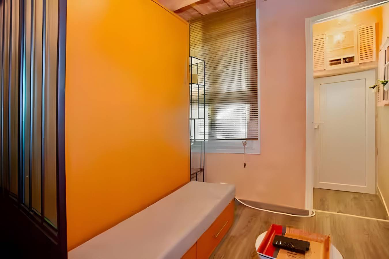 Entire studio, Studio Apartment 'Sublime  En Plein Centre' with Wi-Fi and Air Conditioning in Aix-en-Provence, Aix-en-Provence region
