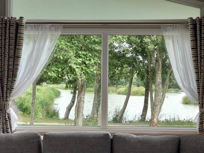 Parc de vacances pour 6 personnes, avec Balcon et Terrasse ainsi que Jardin et Piscine