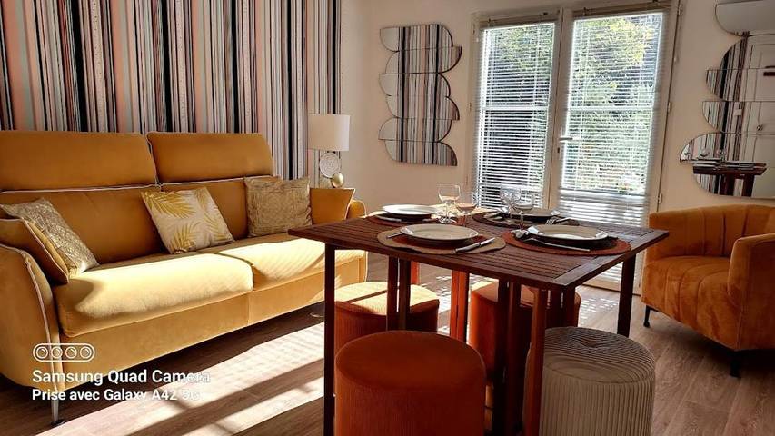 Gîte pour 4 personnes, avec jardin, adapté aux familles dans Casino De Hyeres - 3