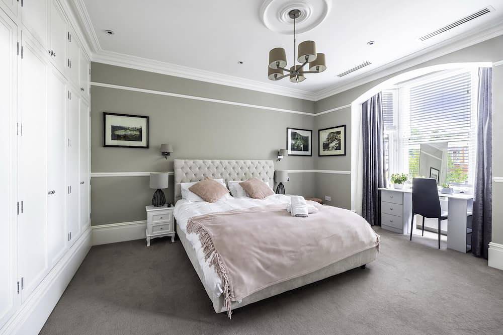 Dream house with Jacuzzi Sauna Cinema Gym 5Bd in Ealing, London