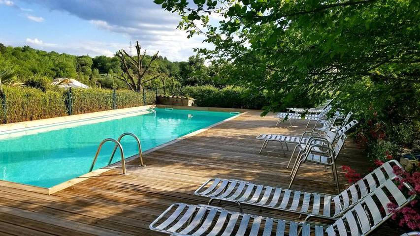 Camping pour 5 personnes, avec Terrasse et Jardin ainsi que Piscine et Vue à Barjac