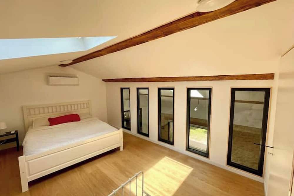 Renovated barn, private garden and shared pool. in Poussan, Mittelmeerküste (Frankreich)