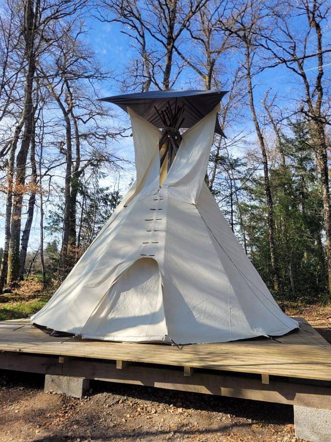 Tente pour 4 personnes, avec piscine et jardin, adapté aux familles