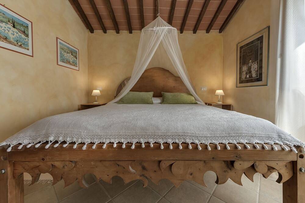 Historic Holding with wonderful swimming pool near Siena, Tuscany, Italy in Murlo, Siena provins
