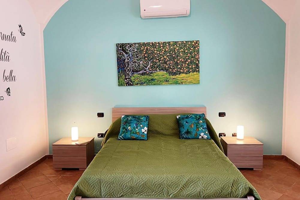 Apartamento entero, Sweet Sun King apt– A Peaceful Oasis Just 10 Minutes from Corso Italia ☀️🌿 in Meta, Provincia de Nápoles