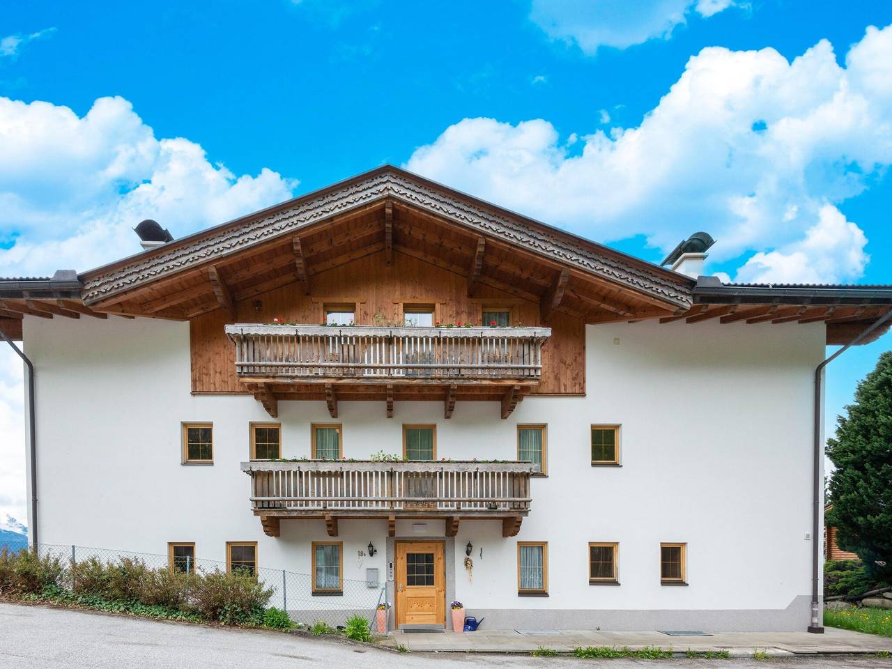 Entire apartment, Chalet in Gattererberg near Ski Slopes in Stummerberg, Ski-Optimal Hochzillertal