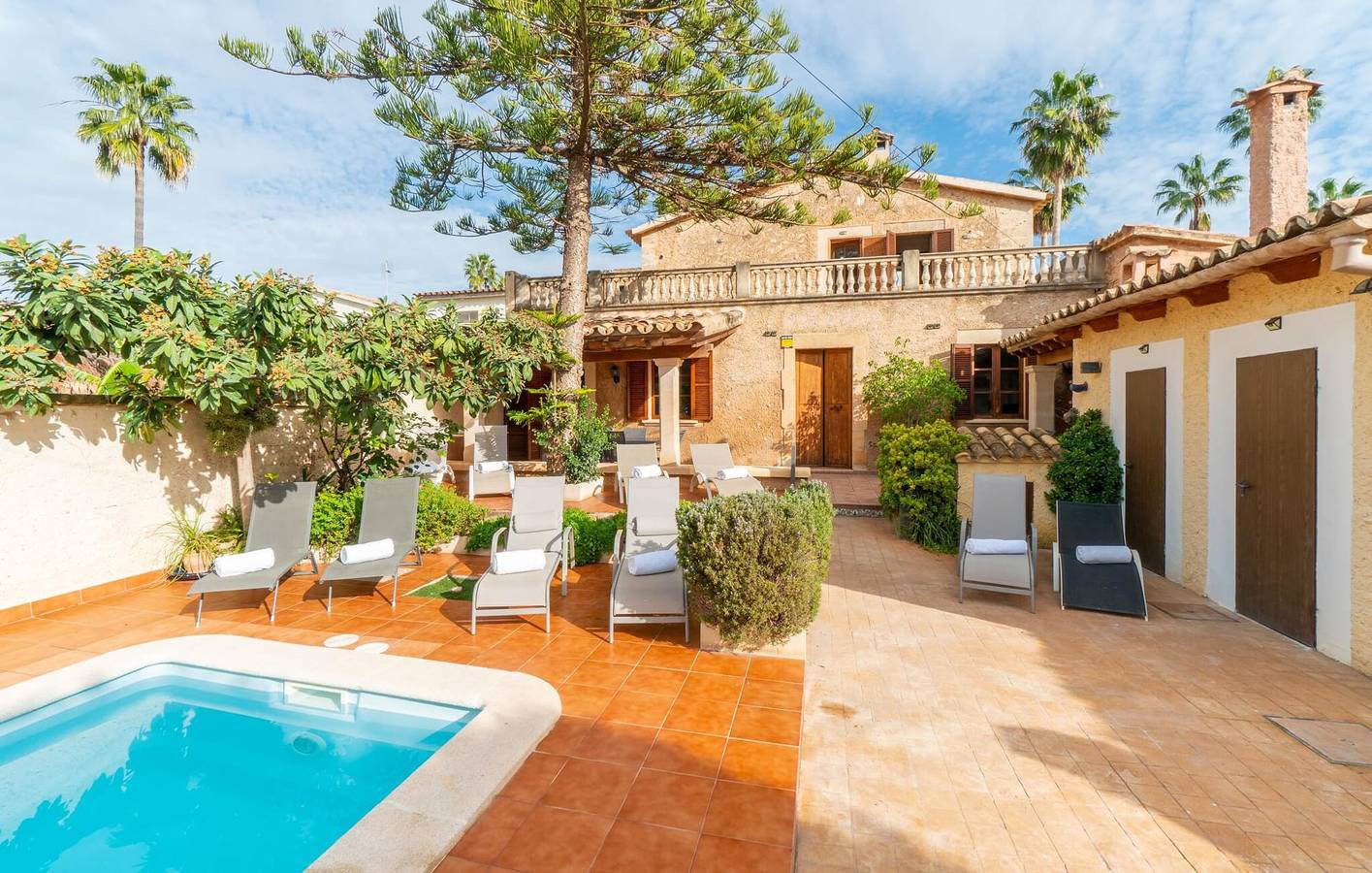 Sunset Terrace Retreat with Pool 600m to City Center in Sa Indioteria, Palma