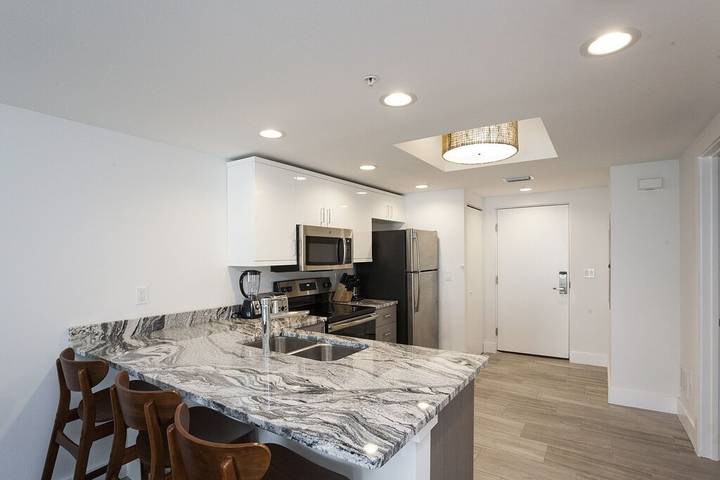 Vacation rental for 6 people, with balcony and hot tub, with pets in Treasure Island