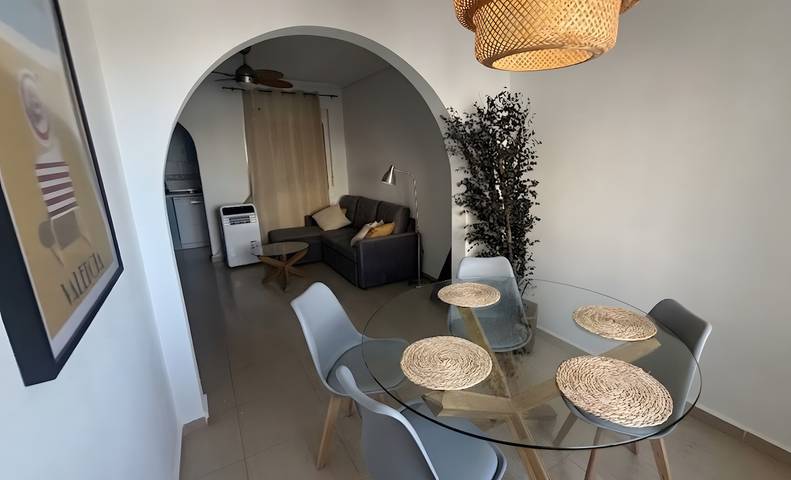 The Bayland Holiday Home with Sea Views, 1 km from Beach, Wi-Fi and Air Conditioning