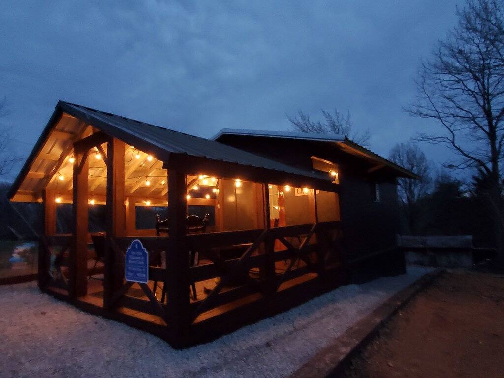 The Little Hideaway at Beaver Creek (1 mile from Beaver Creek Marina) in Lake Cumberland