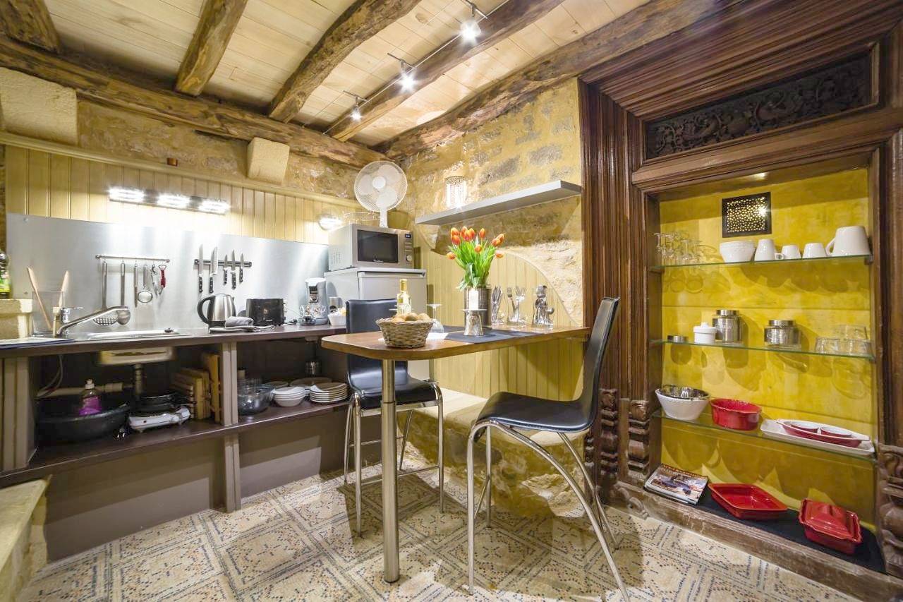 Appartement entier, Jacuzzi Privé, les 1001 nuits à Sarlat in Sarlat-la-Canéda, Périgord Noir