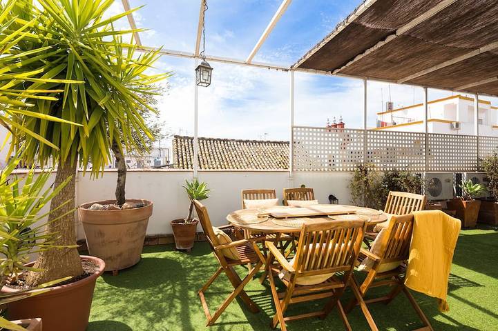Casa de vacaciones para 6 personas, con terraza y balcón/terraza en Sevilla
