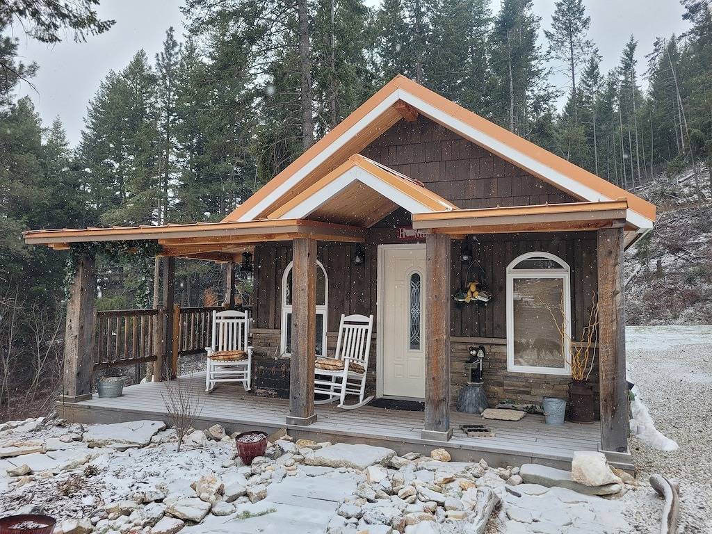 1 Bedroom with Sleeping loft queen. in Ravalli County