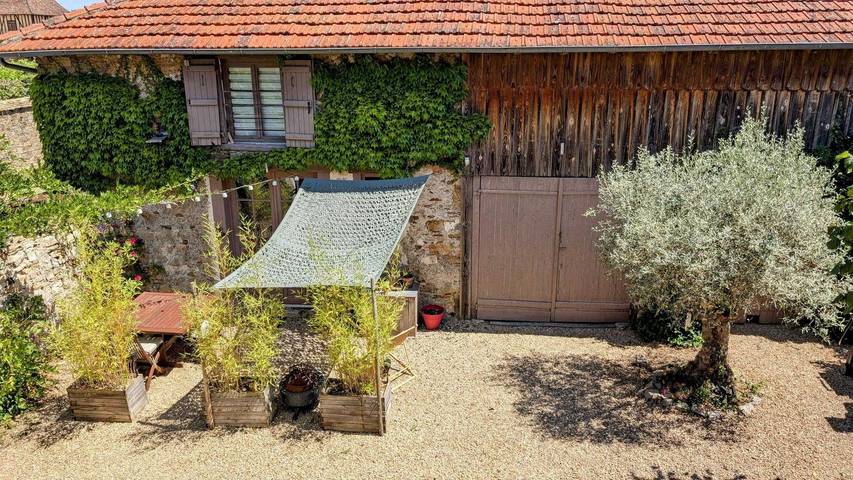 Gîte pour 2 personnes, avec jardin et piscine
