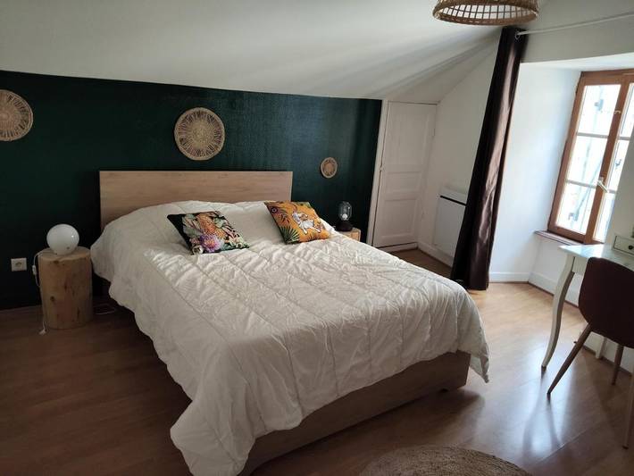 Gîte pour 8 personnes, avec vue et balcon, adapté aux familles dans Office De Tourisme Besse - 4