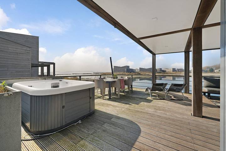 Ferienhaus für 4 Personen, mit Whirlpool und Terrasse sowie Sauna