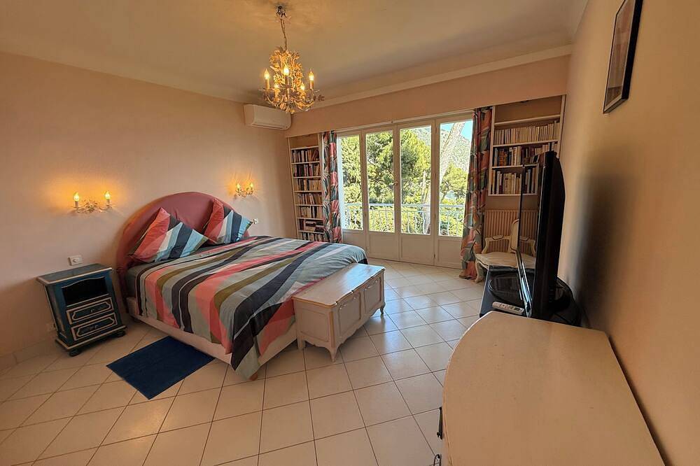 Spacious family villa overlooking the Mediterranean in Èze, Région de Nice