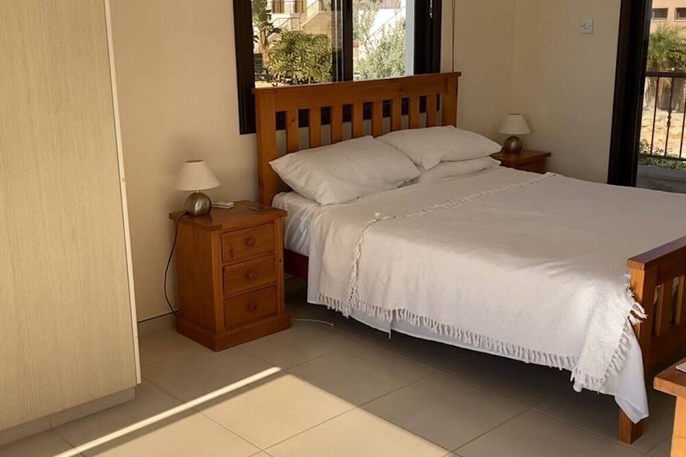 Privater Pool - Alle en-suite - Spielzimmer - Große Sonnenterrasse - Klimaanlage - Wifi in Πισσούρι, Südzypern