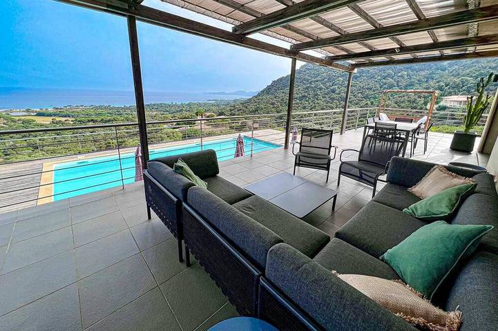 Villa pour 11 personnes, avec terrasse et jardin dans Palombaggia