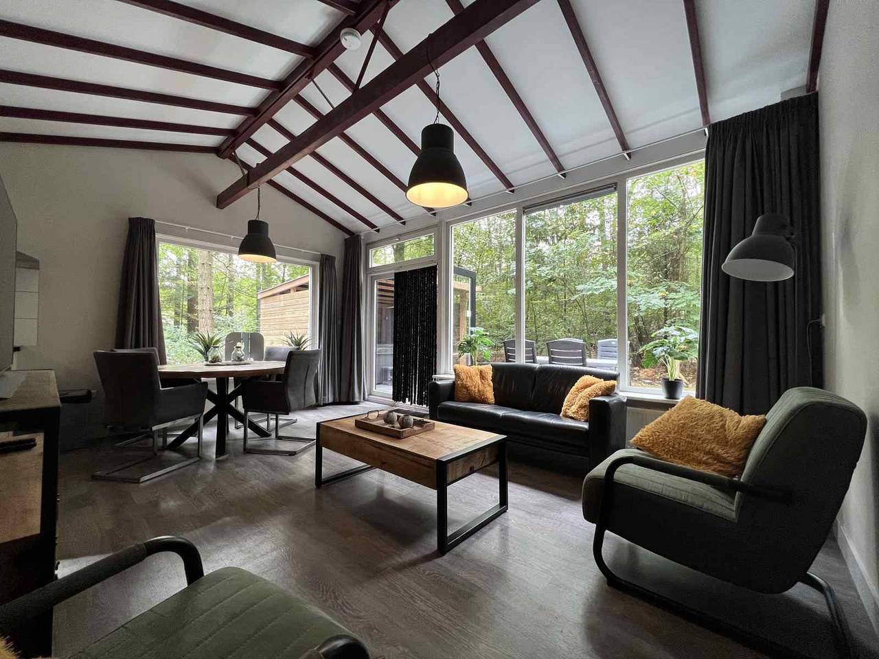 Luxuriöses 4-Personen-Ferienhaus mit Außen Spa in den Wäldern bei Epe an der Veluwe. in Epe, Veluwe