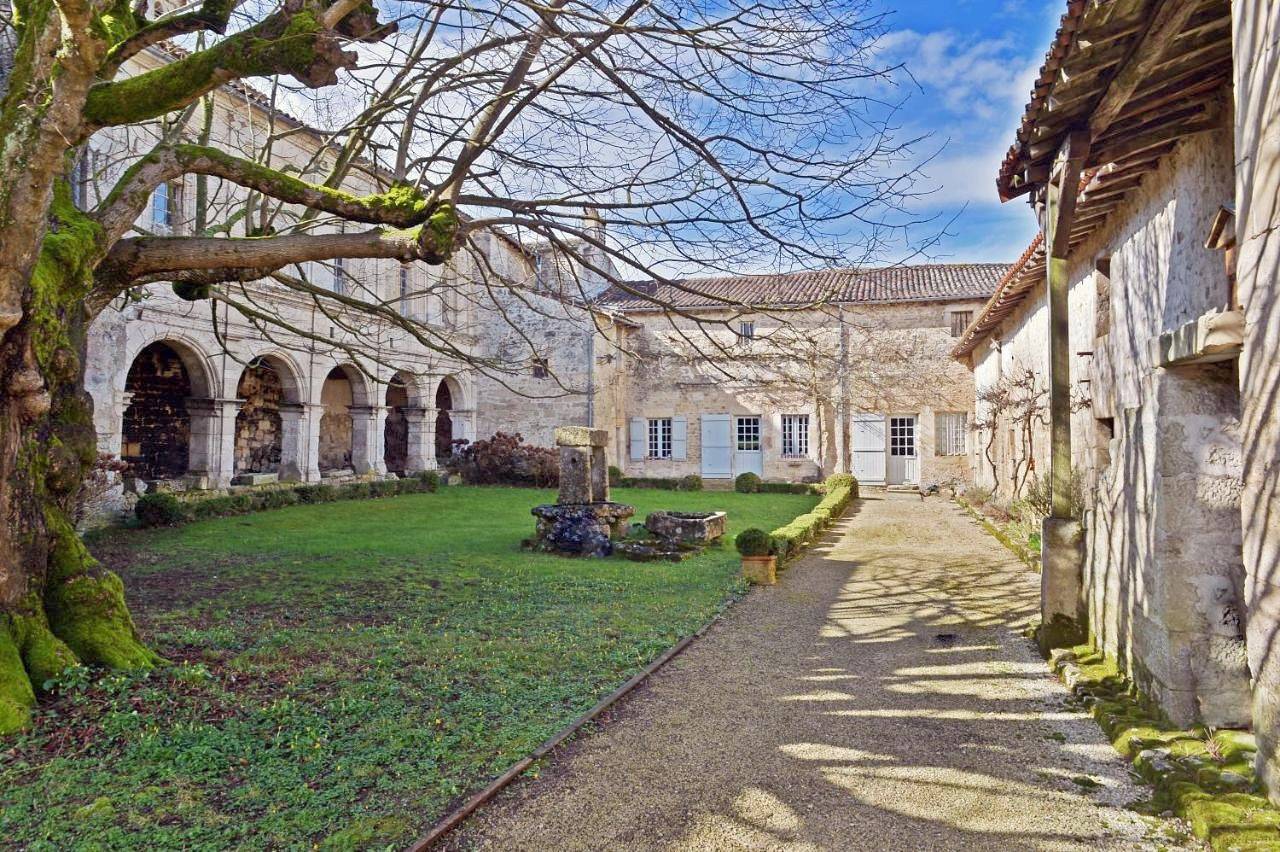 Le prieuré Saint Barthélémy in Azay-le-Brûlé, Région de Niort