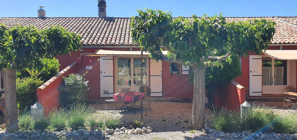 Gîte pour 4 personnes, avec jardin et piscine